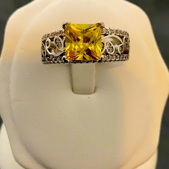 Artisian Jewelry - Vtg. (1975) Sterling Silver Ring With 5ctw Citrine Natural Gemstone. Size 7